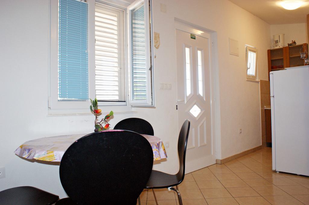 Apartments Kairos - Bili 9 Kaštela الغرفة الصورة