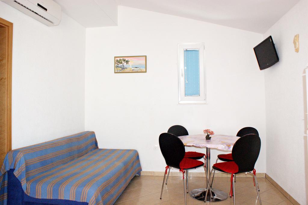 Apartments Kairos - Bili 9 Kaštela الغرفة الصورة