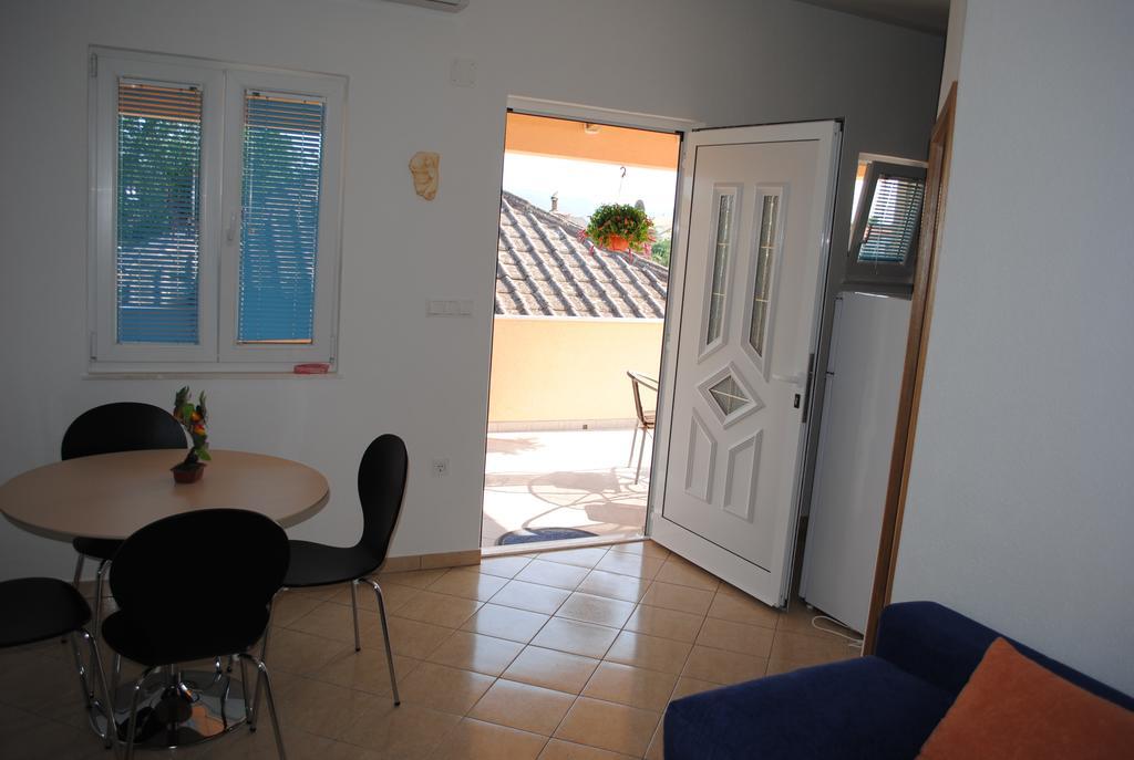 Apartments Kairos - Bili 9 Kaštela الغرفة الصورة